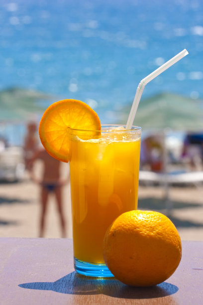 一杯新鲜的橙汁图片下载
