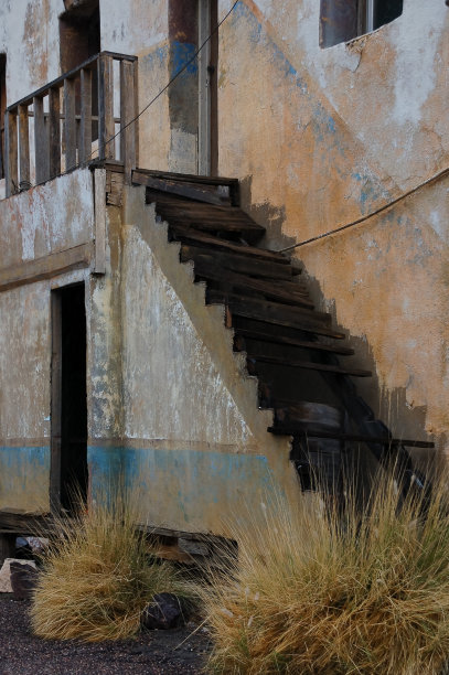 废弃的楼梯图片下载