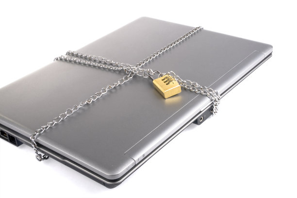 带锁和链条的笔记本电脑图片下载