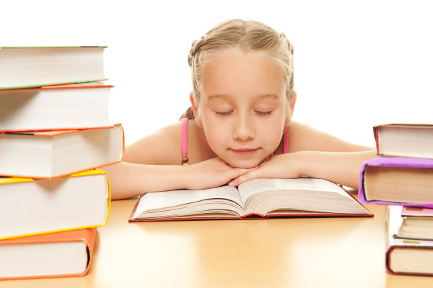 小女生看书后睡着了图片下载