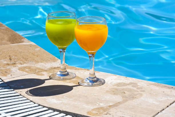 橙汁玻璃杯图片下载