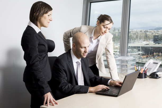 怀疑在办公室图片下载