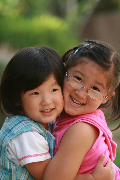 两个姐妹图片下载