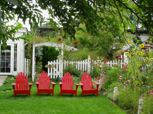 四个红色的椅子图片下载