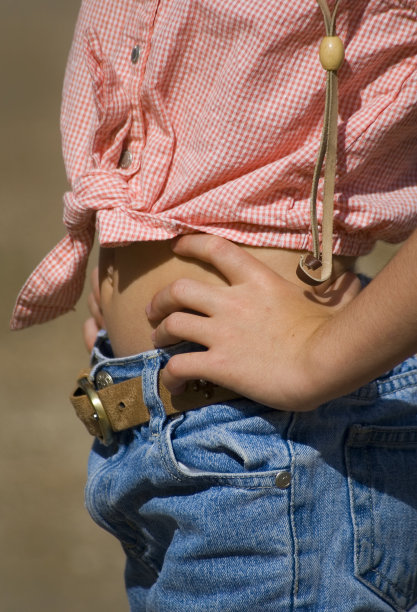 小女牛仔的姿势图片下载