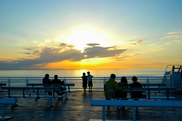 更少的人群图片下载