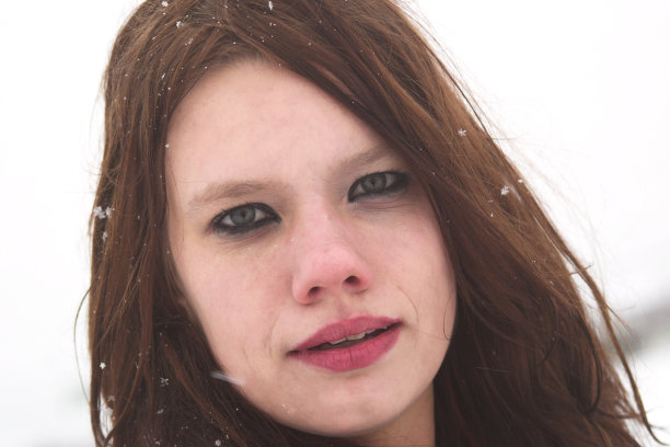 下雪时在户外图片下载