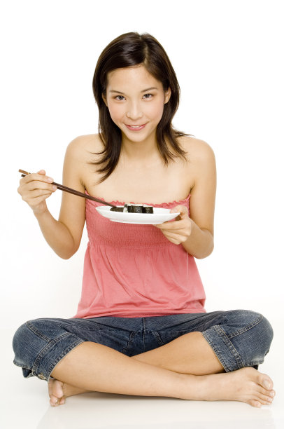 带Maki Rolls的女孩图片下载