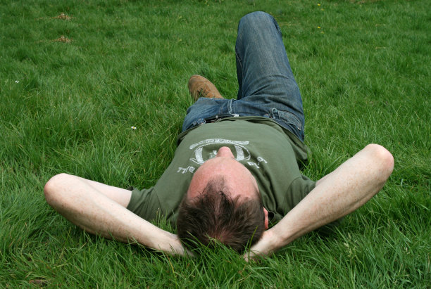 在公园里放松图片下载