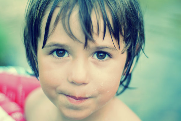 特写镜头的男孩图片下载