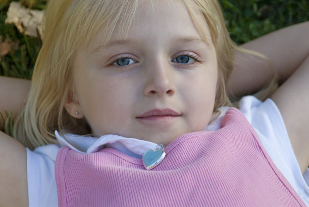 蓝色的眼睛图片下载