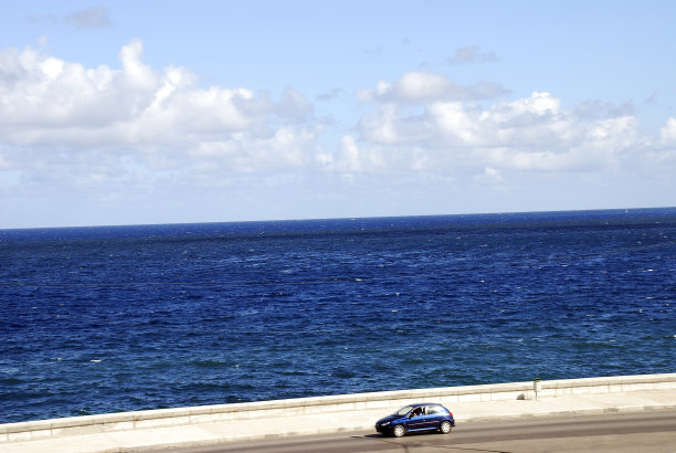 在海边开车图片下载