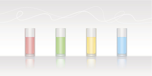 四个杯子装满有色水图片下载