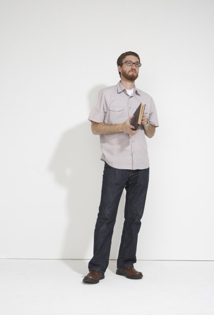 拿着书01图片下载