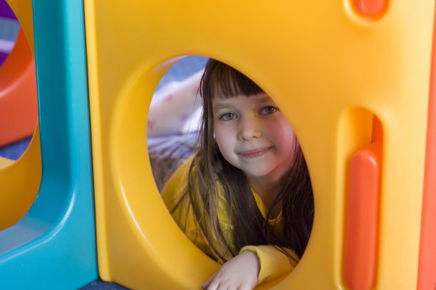 快乐的女孩图片下载