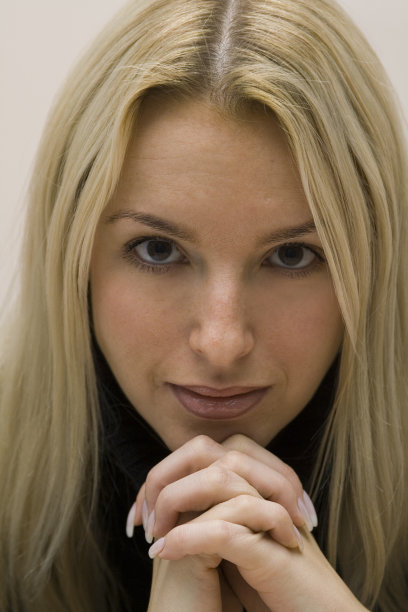 一个金发女孩的肖像图片下载