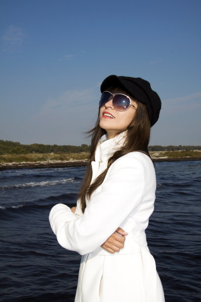 女性春季时装图片下载