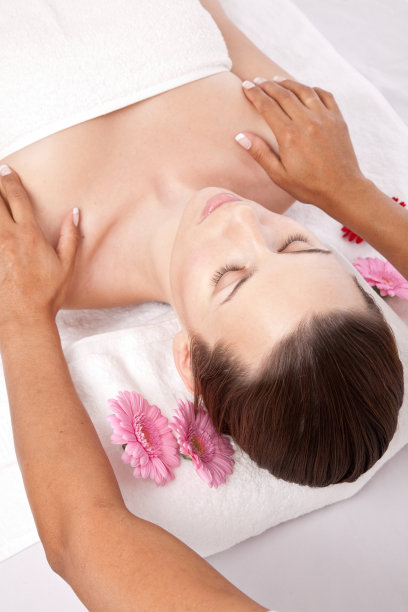 在水疗中心做按摩图片下载