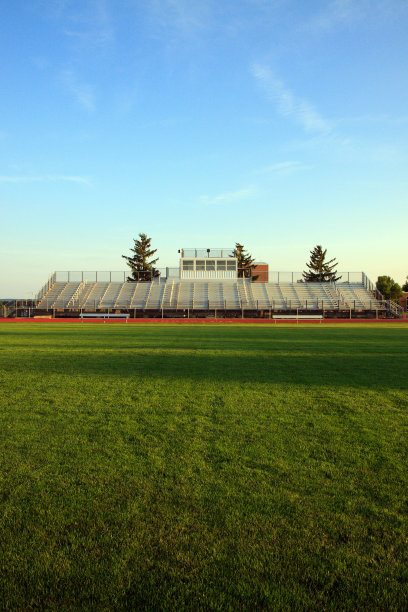 日落时分，足球的单反影像图片下载