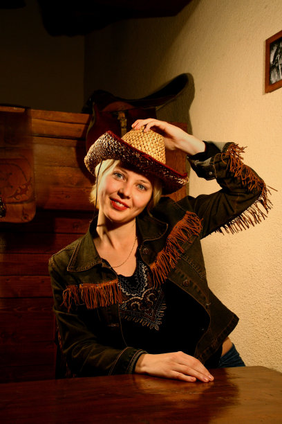 女孩在酒吧图片下载