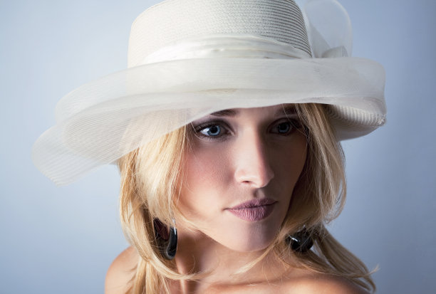 优雅的年轻女子图片下载