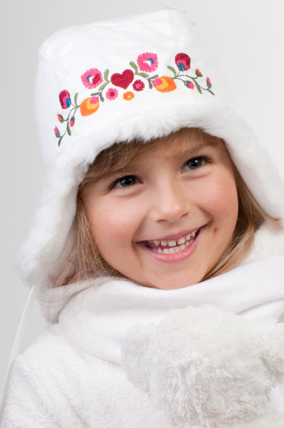 美丽的小女孩冬天的肖像图片下载