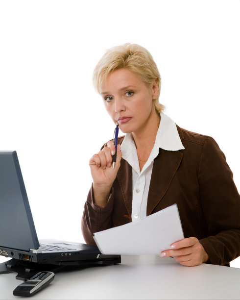 商务女性处理文件图片下载