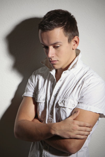 年轻人的肖像图片下载