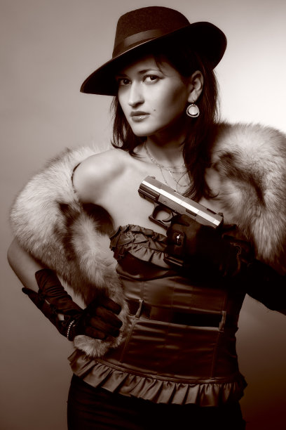 危险的年轻女士图片下载