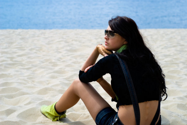 在海滩上图片下载