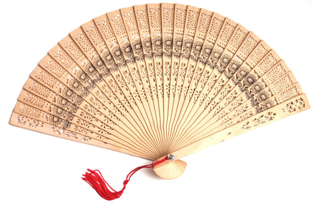 白色背景上的木制风扇图片下载