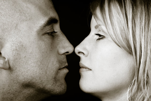 年轻的夫妇图片下载