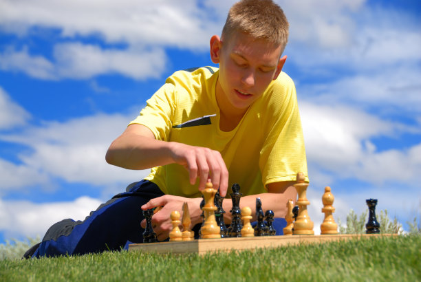 青少年下棋图片下载