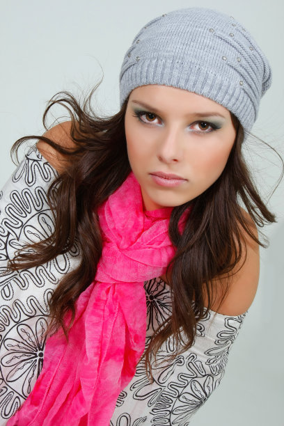 工作室拍摄的时尚女孩在白色图片下载