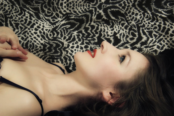 漂亮的金发碧眼女人图片下载