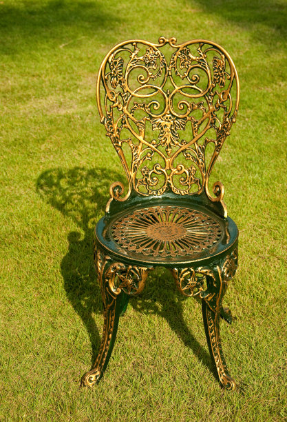 花园的椅子上图片下载