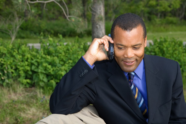 商人在户外工作图片下载