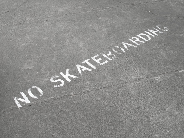 人行道上没有滑板的标志图片下载