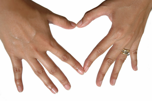 双手铸就一颗心图片下载