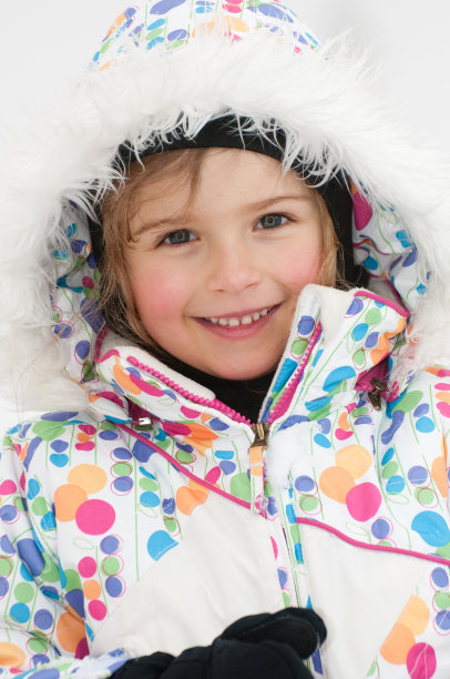 小女孩冬天的照片图片下载