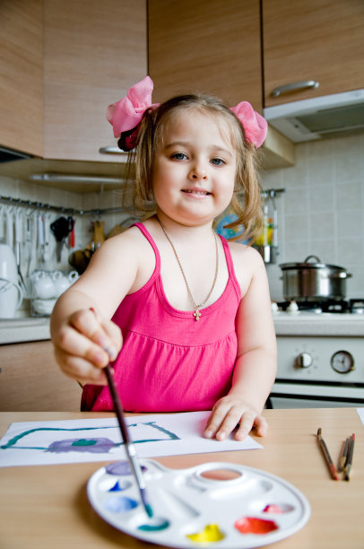 女孩画图片下载