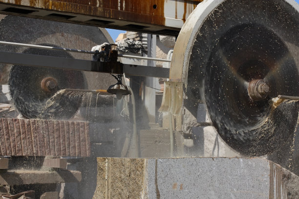 石材切割工厂的切割过程图片下载