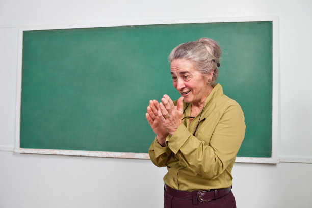 老师祝同学们快乐图片下载