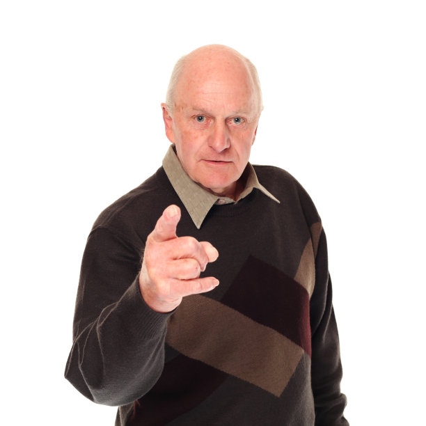 年长的老人指着图片下载