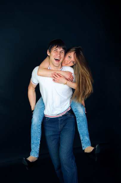 爱情快乐的一对。积极情绪图片下载