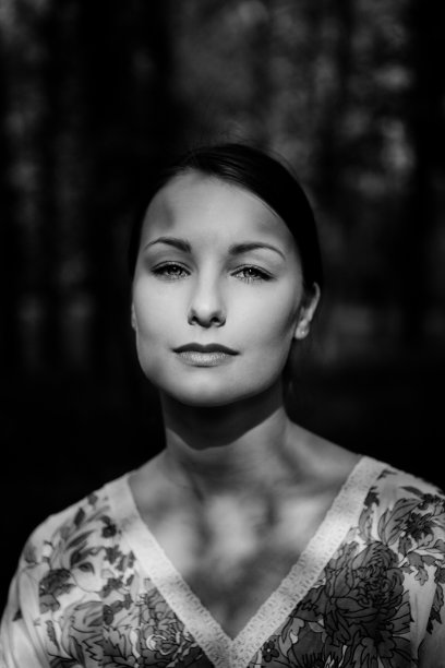 年轻美女肖像图片下载