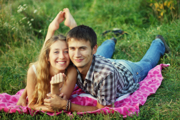 年轻的夫妇图片下载