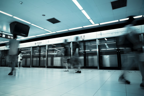 动态模糊的地铁站图片下载