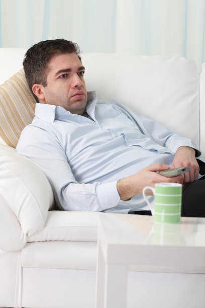 年轻人休息图片下载