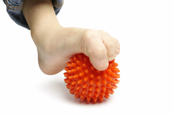小儿足部用带刺的橙色塑料按摩球图片下载